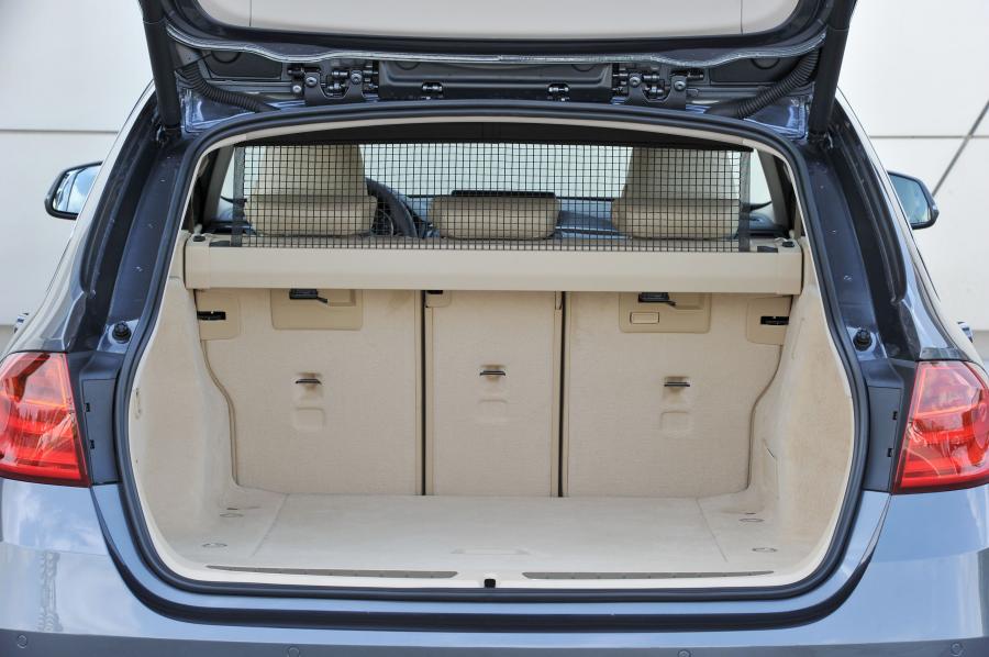  BMW 328i Touring Luxury 2012 года  (фото 40 из 200)